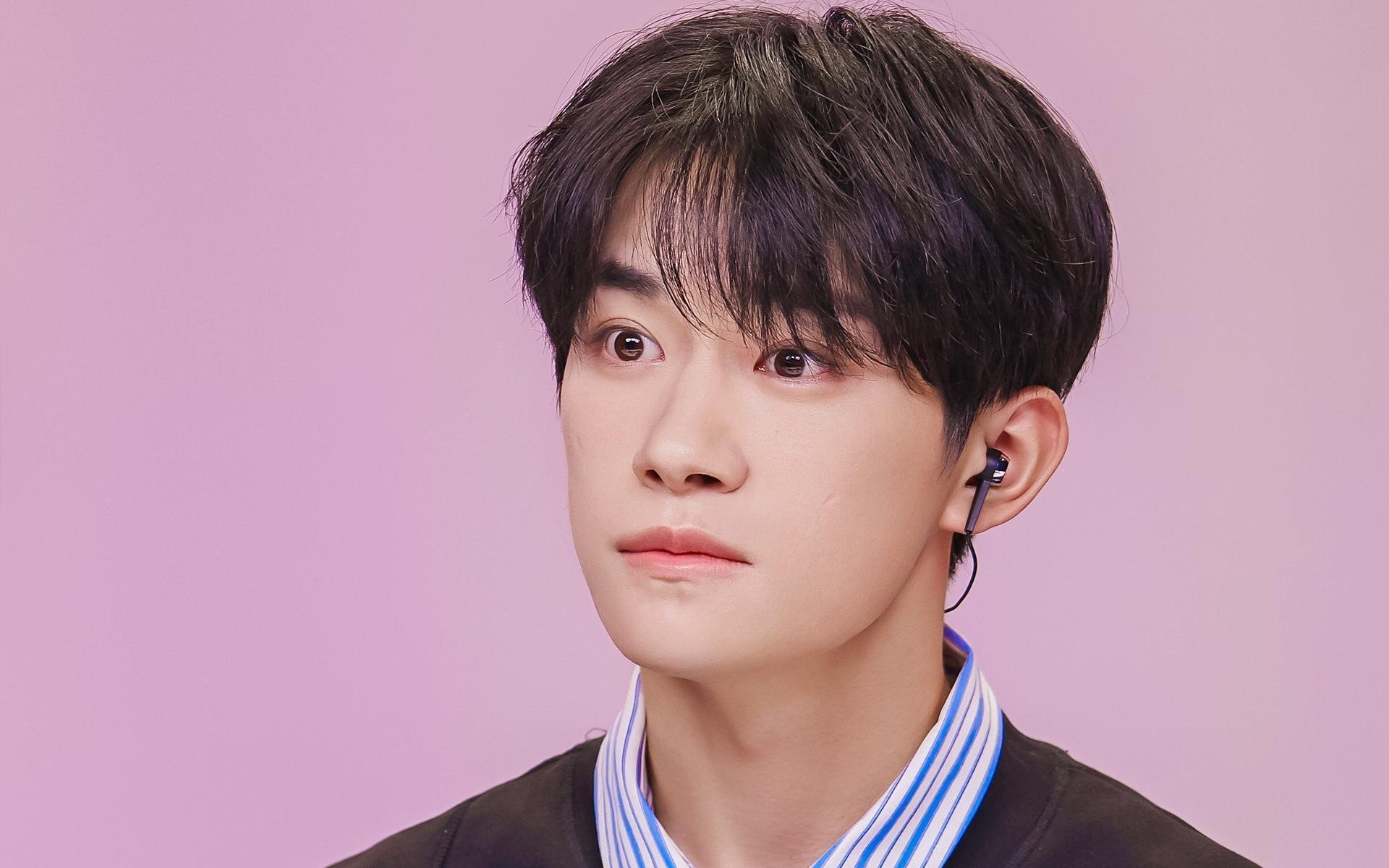 英超激烈角逐，豪门纷纷奋战争夺榜首